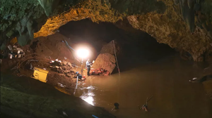 В тайских пещерах застряли дети. Как их будут спасать?