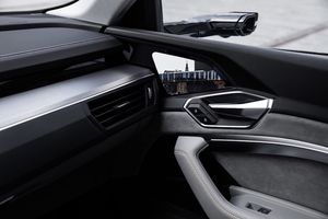 Audi представила авто без зеркал. Зато с экранами вместо них