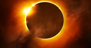 Анжела Перл рассказывает, как солнечное затмение 13 июля повлияет на каждый из 12 знаков зодиака