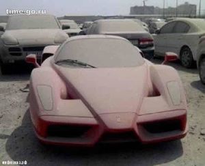 В Дубае тысячи эксклюзивных спорткаров и роскошных седанов просто выбрасывают на улицы города!