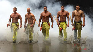 Пожарные из австралии разделись для благотворительного календаря