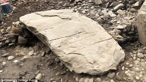 В Ирландии нашли 5500-летние гробницы с камнем, покрытым круглыми узорами