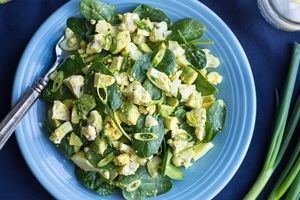 Витаминный салат из цветной капусты