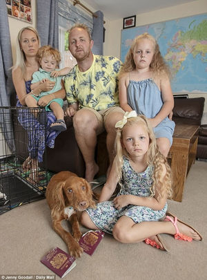 Семья пролетела с оплаченным отпуском на 200 тыс. из-за щенка, съевшего паспорта