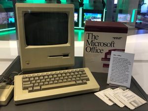 История первого компьютера Macintosh, который стоит в штаб-квартире Microsoft