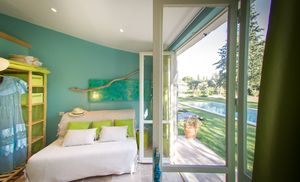 Жизнерадостный дом с бассейном в Провансе, 120 м²