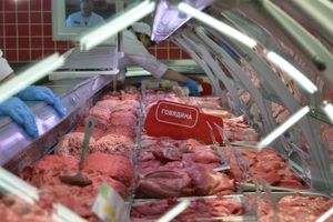 Мясники попросили власти помочь повысить цены на колбасу