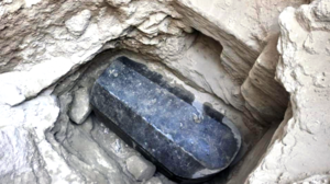 Ученые установили, кто был похоронен в обнаруженном черном саркофаге