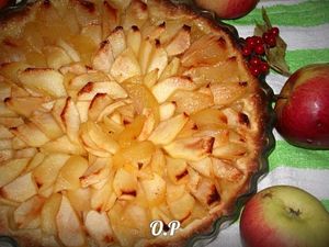 Песочный пирог с яблоками в карамели