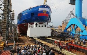 Самый большой атомный ледокол в мире спущен на воду в Санкт-Петербурге