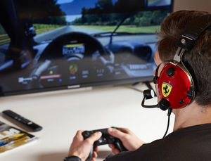 Thrustmaster представила геймерскую гарнитуру с символикой Ferrari
