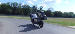 В BMW создали беспилотный мотоцикл для испытания новых систем безопасности