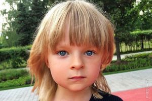 Пятилетний Саша Плющенко - сын Яны Рудковской вошел в пятерку самых красивых детей