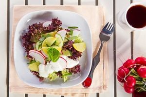 Витаминная пора: 7 рецептов легких летних салатов