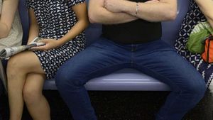 Вас бесят раздвинутые ноги мужчин в общественном транспорте ?