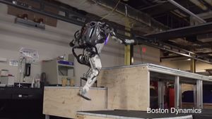 #видео | Компания Boston Dynamics обучила своего робота «паркуру»
