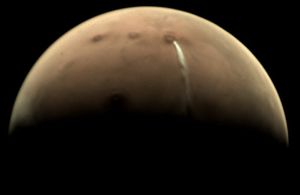 Ученые наблюдают за странным облаком над поверхностью Марса