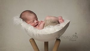 Фотограф возвращает новорожденных обратно в мамин живот — гениально!