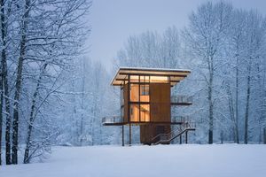Дом на сваях Delta Shelter в Вашингтоне от студии Olson Kundig Architects