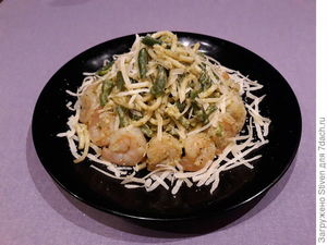 Баветте с креветками и зеленой фасолью с соусом песто
