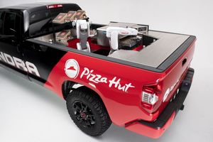 #Видео | Pizza Hut и Toyota представили робота, который будет готовить пиццу прямо во время доставки