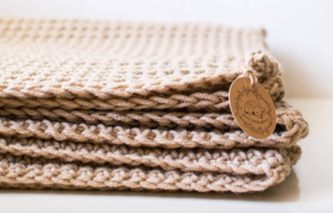13 примеров вязаного декора, который можно сделать своими руками
