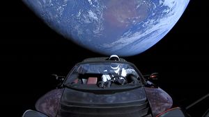 Tesla Roadster, отправленный в космос, прошел мимо Марса