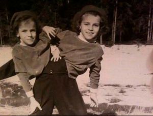 Какие испытания выпали на долю самых известных сиамских близняшек СССР — Даши и Маши Кривошляповых