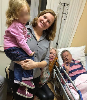 Внучка Караченцова показала последнее фото актера на больничной койке