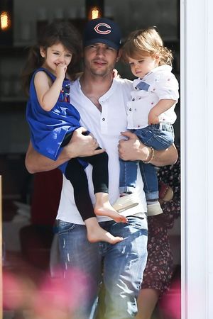 Самая красивая семья Голливуда: Мила Кунис и Эштон Катчер с детьми