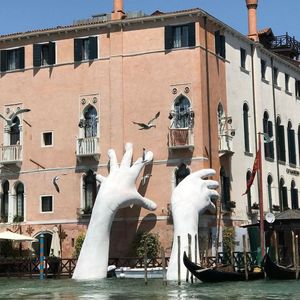 Итальянский художник создал потрясающую скульптуру, чтобы обратить внимание на проблему глобального потепления
