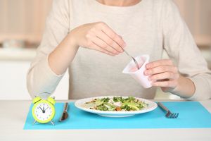 Японская диета «Окно питания»: поможет большой перерыв в еде, нужно есть реже!