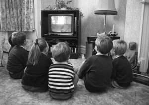 В Британии тысячи семей до сих пор смотрят чёрно-белые телевизоры