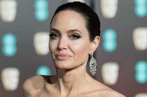 Анджелину Джоли экстренно госпитализировали в психиатрическую клинику