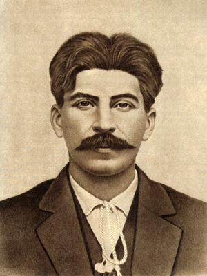 5 запутанных моментов в биографии Сталина: за что вождя несколько раз арестовывали, и кем на самом деле был его отец