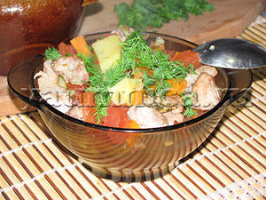 Ароматная и очень вкусная свинина в горшочке с картофелем и овощами – пошаговый фото рецепт