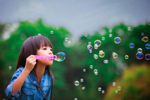 Мыльные пузыри: какую опасную тайну скрывает невинное детское развлечение