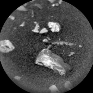 Curiosity обнаружил на Марсе странный «золотой» камень