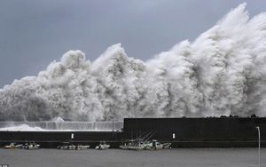 Тайфун Джеби: погулял над Японией и перебрался в Россию
