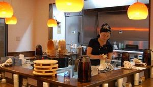 В Токио заработал ресторан, где можно поесть после смены на кухне