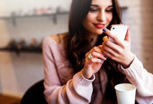 5 признаков, что кто-то влюбился в тебя, а ты не замечаешь