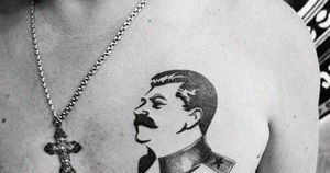 Для чего заключённые в СССР набивали на груди портреты Ленина и Сталина?