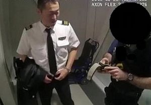 Японского летчика посадили в тюрьму за пьянство перед полетом (3 фото)