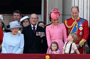 Почему представители королевской семьи носят одну и ту же обувь? Фото