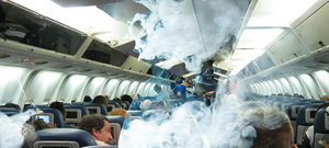 Авиапассажира оштрафовали за курение на борту самолета