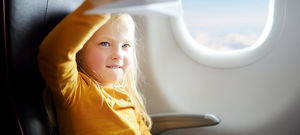 Авиапассажиры рассказали, как успокоить непослушного ребенка в самолете