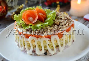 Простой и очень вкусный салат с селедкой на праздничный стол – пошаговый фото рецепт