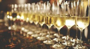 Как выбрать недорогое хорошее шампанское на Новый год