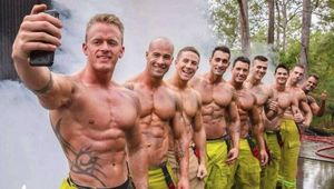Австралийские пожарные снялись для календаря 2019 года