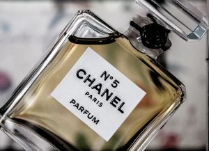 Правда ли, что Шанель украла аромат у русского парфюмера?